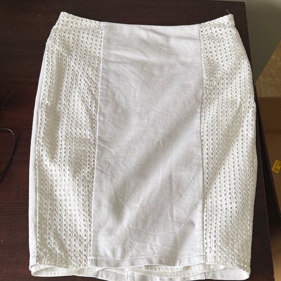 Guess Dresses & Skirts - GUESS White Pencil Skirt